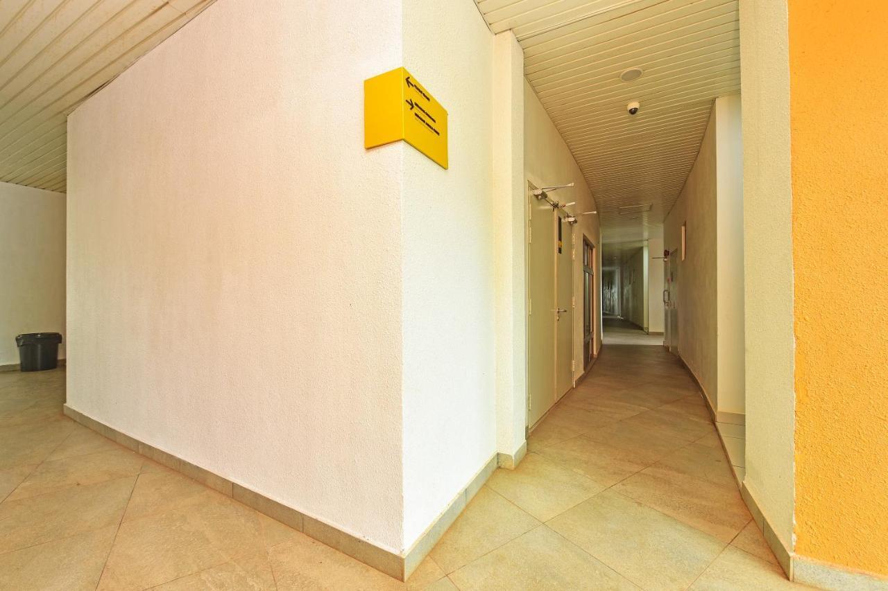 Capital O 90614 Cvia Ummul Hotel Padang Besar Exterior foto