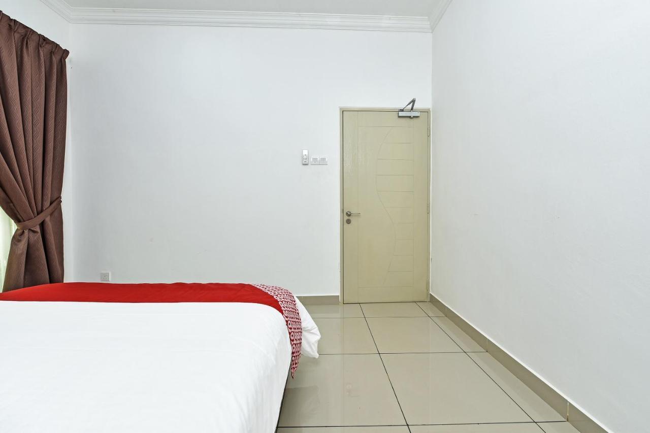 Capital O 90614 Cvia Ummul Hotel Padang Besar Exterior foto